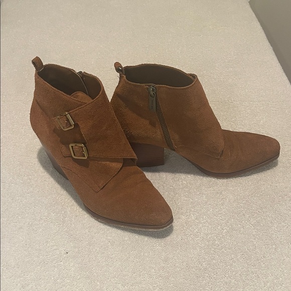 MICHAEL Michael Kors Brown Suede Ankle Booties Gold Buckles Zipper Up Womens 8.5 - Picture 1 of 14